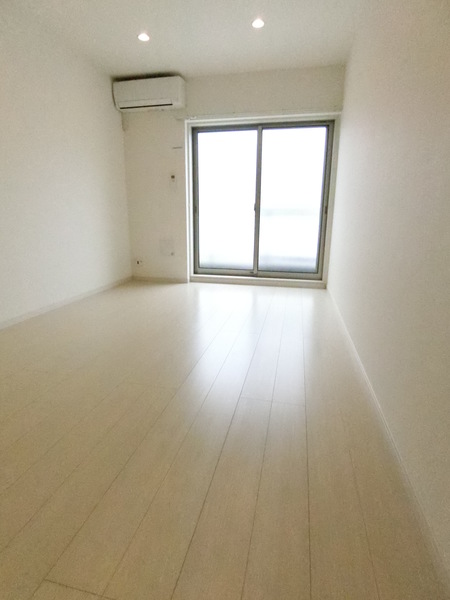 居室・リビング　光が入るリビングですｘ