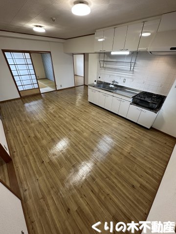 居室・リビング　こちらのリビングで趣味の時間をお楽しみください