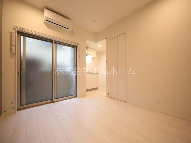 居室・リビング　洋室7.4帖　クローゼット付　同型写真