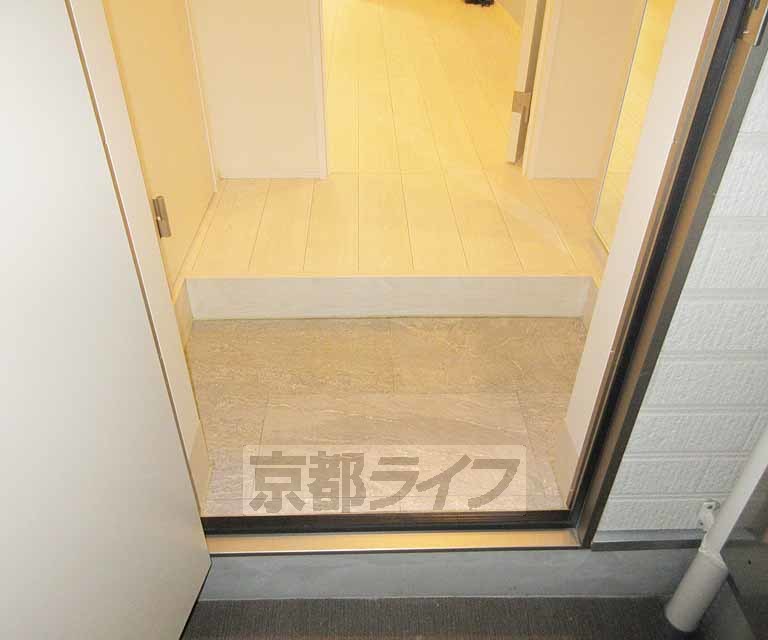 玄関　入口の段差にご注意を！