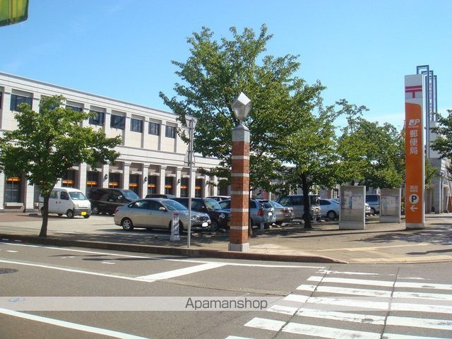 郵便局　高田郵便局（郵便局）まで922m