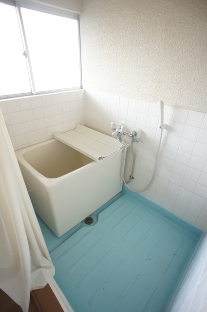 バス・シャワールーム　※参考までに別のお部屋の写真を添付しております