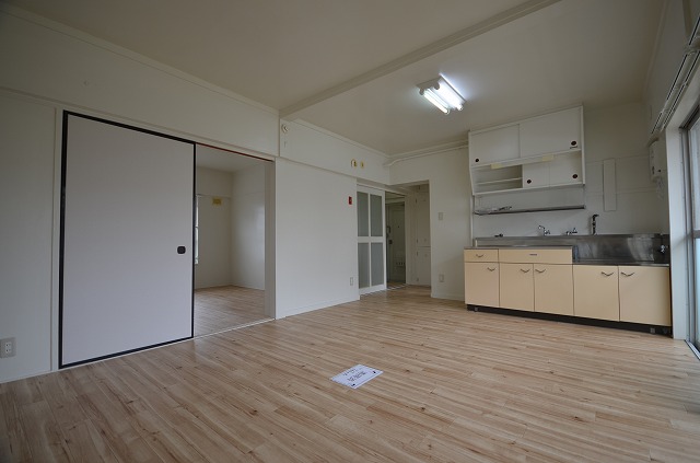 居室・リビング　※同建物・別号室の写真です