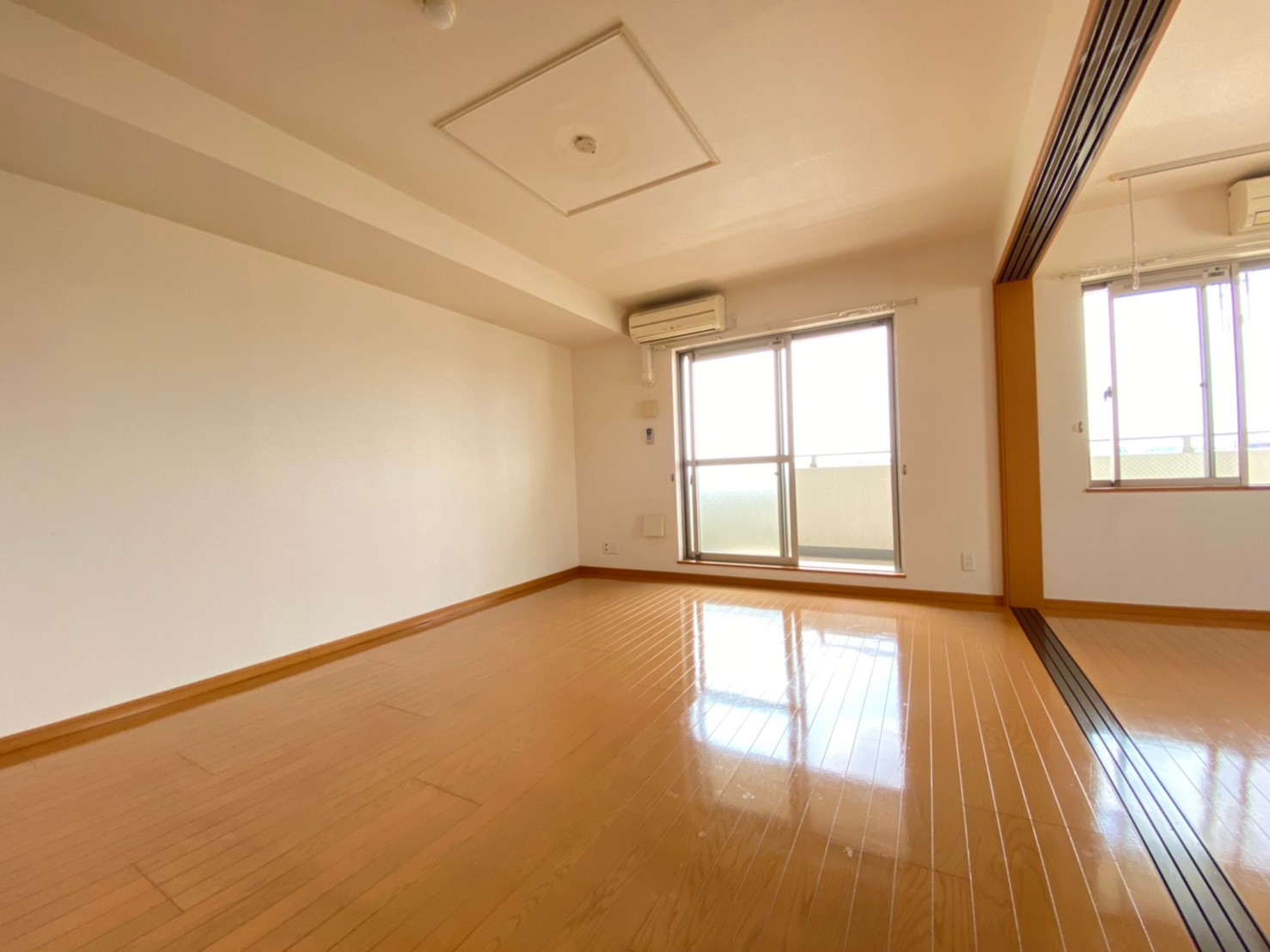 居室・リビング　同建物別号室