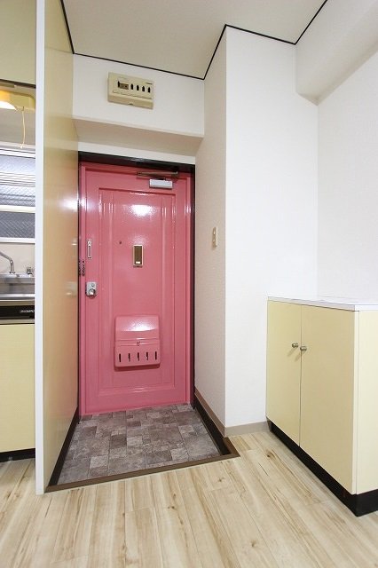 玄関　同物件別号室のものです。