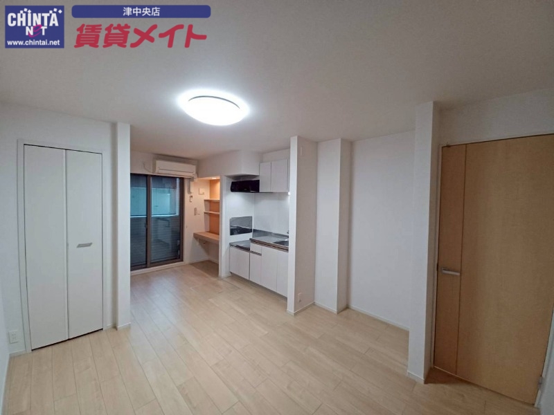 居室・リビング　同物件別室画像