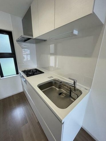 キッチン　現在２階住戸はリノベーション工事を実施しております。 こちら