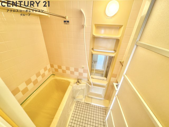 バス・シャワールーム　シンプルな浴室