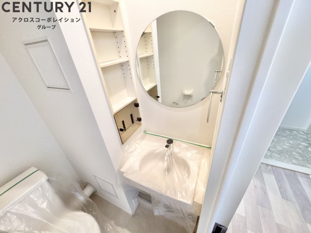 洗面設備　シンプルな洗面台