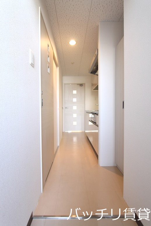 玄関　画像は別号室イメージの為、現況を優先いたします。