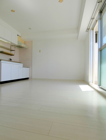 居室・リビング　明るく広々とした洋室８帖