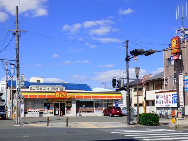 コンビニ　デイリーヤマザキ平野本町店（コンビニ）まで54m
