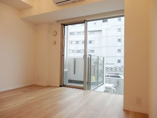 居室・リビング　明るいリビング