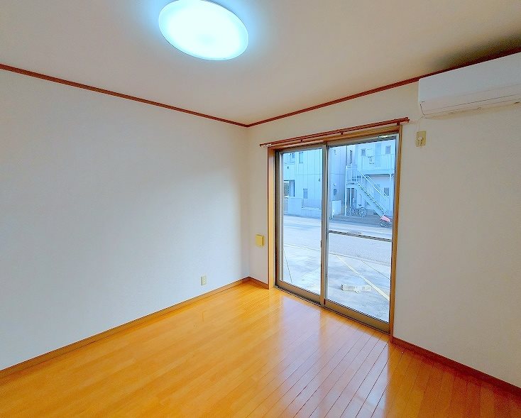 居室・リビング　ＤＫ８帖　　エアコン付　同参考写真