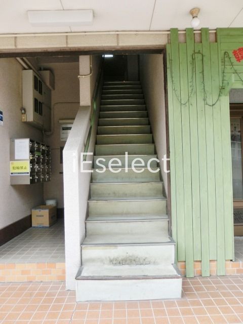 エントランス　建物入り口部分です