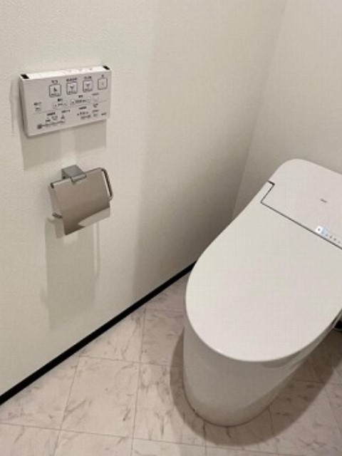 トイレ　温水洗浄便座