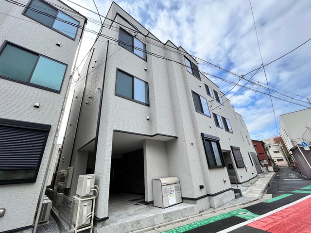 建物外観　４階建ての賃貸マンション