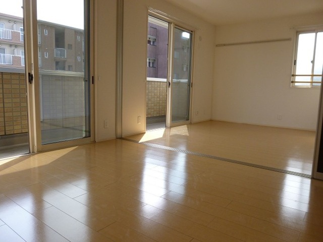 居室・リビング　居室全景