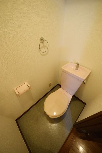 トイレ　★清潔感のあるトイレですね★