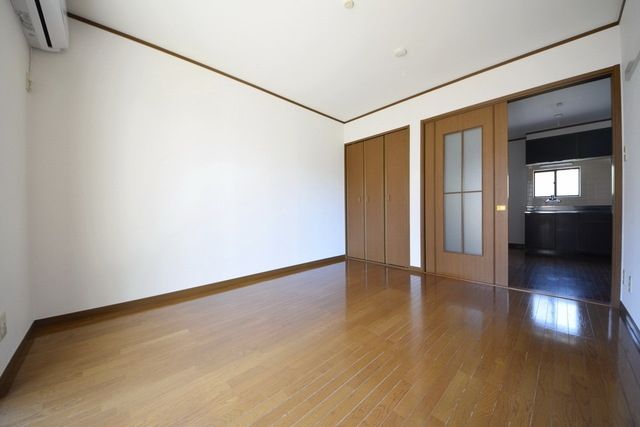 居室・リビング　★6.8帖の広さの明るいお部屋ですよ★