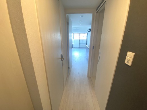 玄関　玄関を一歩入ると・・・こんな感じです。