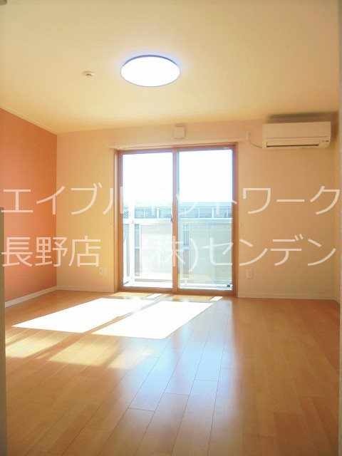 居室・リビング　。