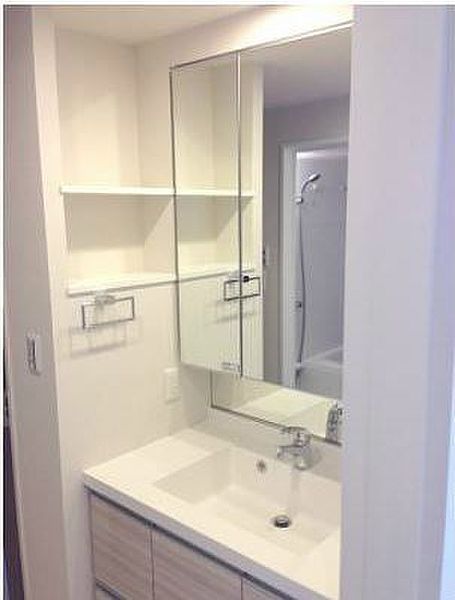 洗面設備　写真は同タイプ住居です。