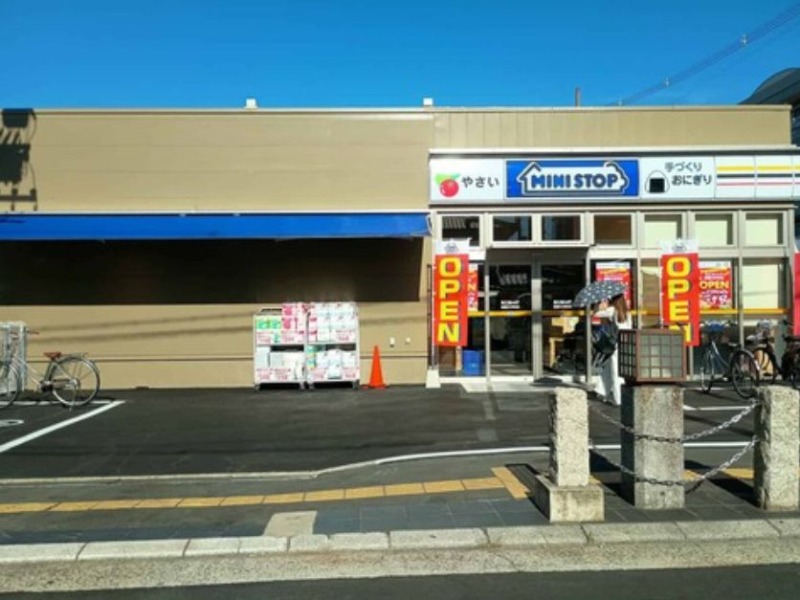 コンビニ　ケアーズドラッグ大手町店（コンビニ）まで134m
