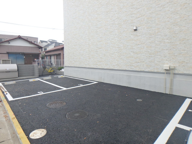 駐車場　敷地内駐車場４台分