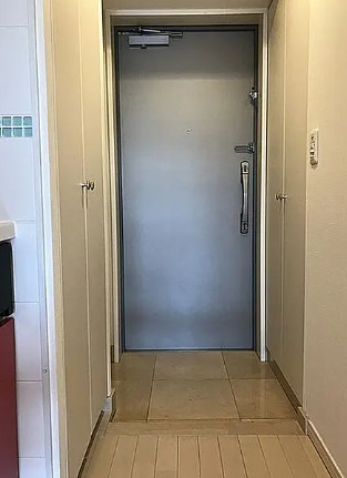玄関　別部屋の画像を使用しております。