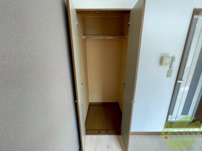 収納　収納を開けてみました。奥行きがありますね。