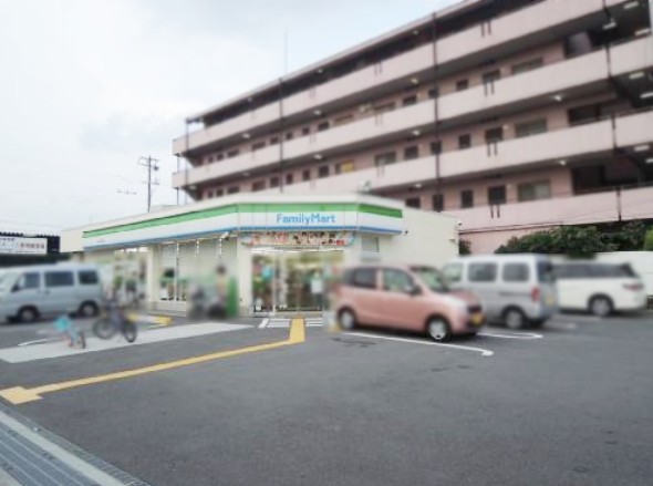 コンビニ　ファミリーマート 八尾木北六丁目店（コンビニ）まで618m