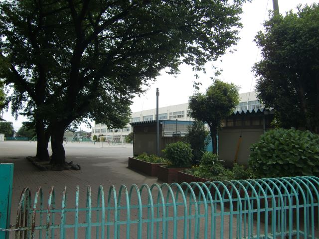 小学校　市立西鶴間小学校（小学校）まで830m