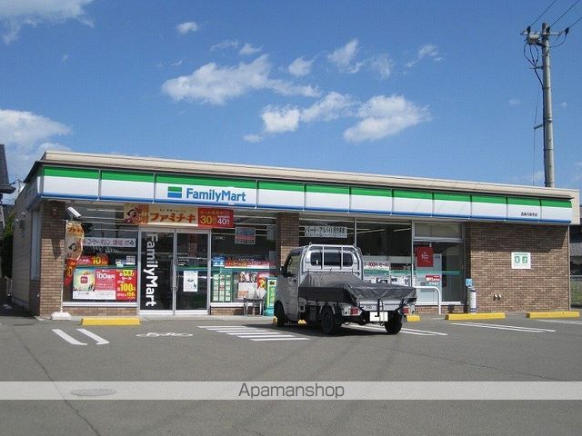 コンビニ　ファミリーマート　西条円海寺店（コンビニ）まで748m