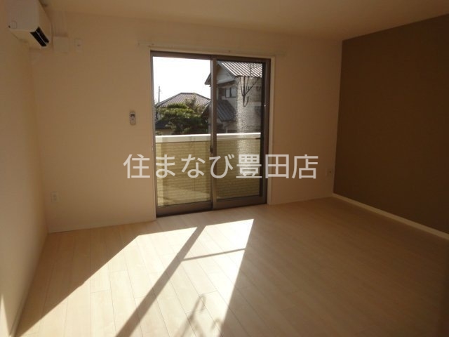 居室・リビング　同型別部屋写真