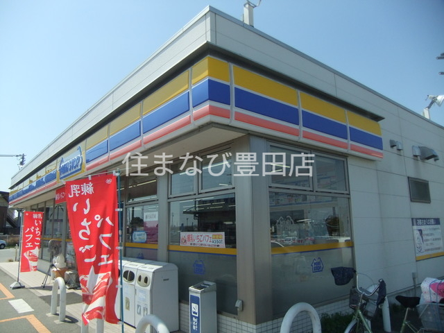 コンビニ　ミニストップ三好松葉池浦店（コンビニ）まで887m