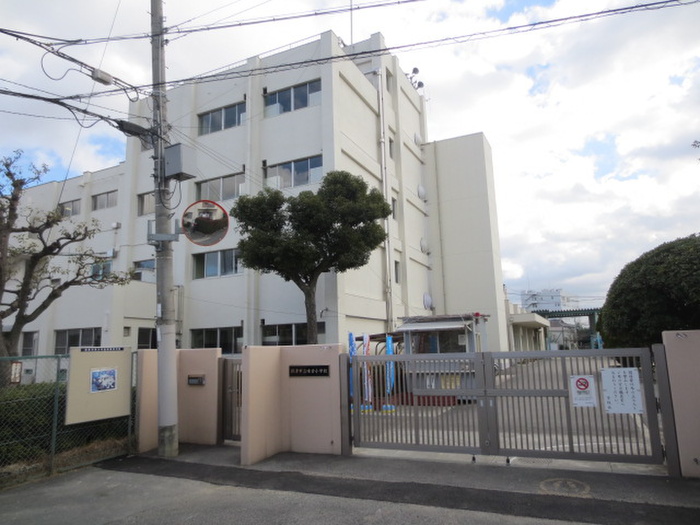 小学校　摂津市立味舌小学校（小学校）まで280m