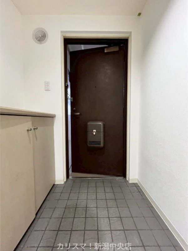 玄関　※別部屋参考写真