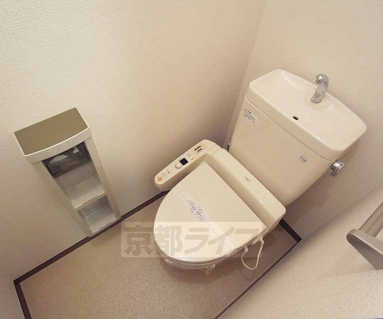 トイレ　ウォシュレット付いてます