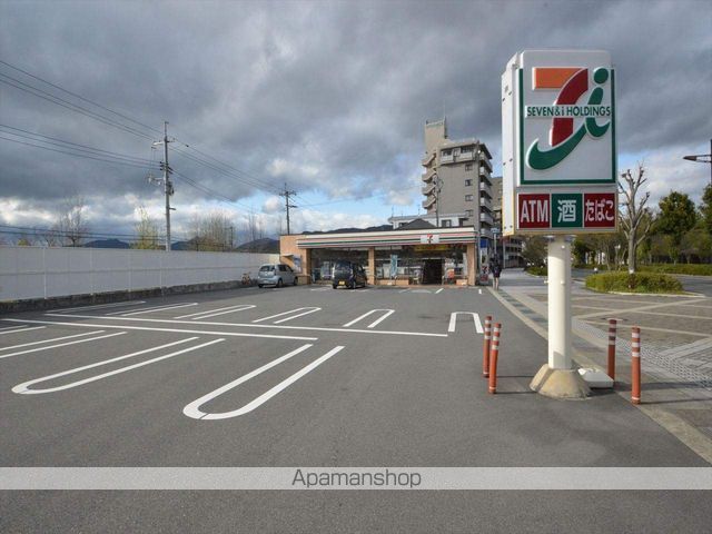 コンビニ　セブンイレブン（コンビニ）まで338m