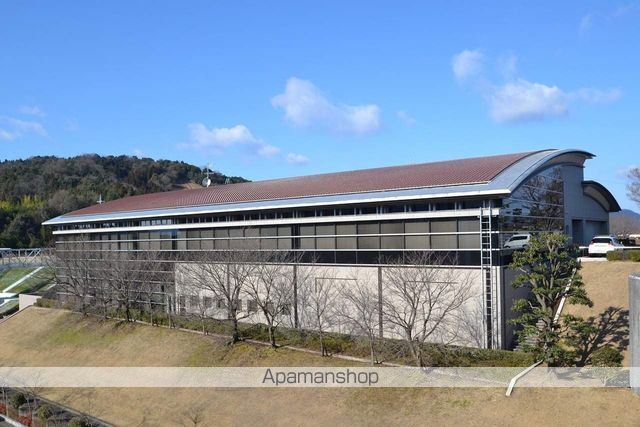 図書館　東広島市立中央図書館（図書館）まで476m