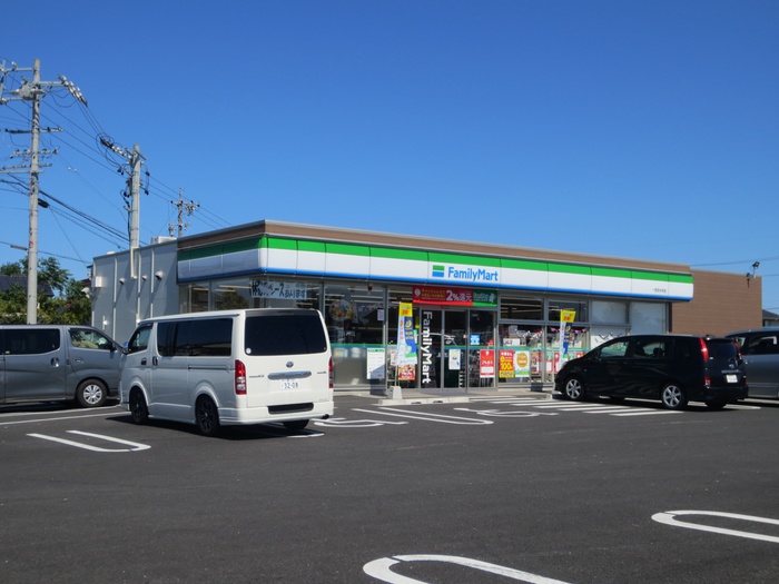 コンビニ　ファミリーマート（コンビニ）まで418m