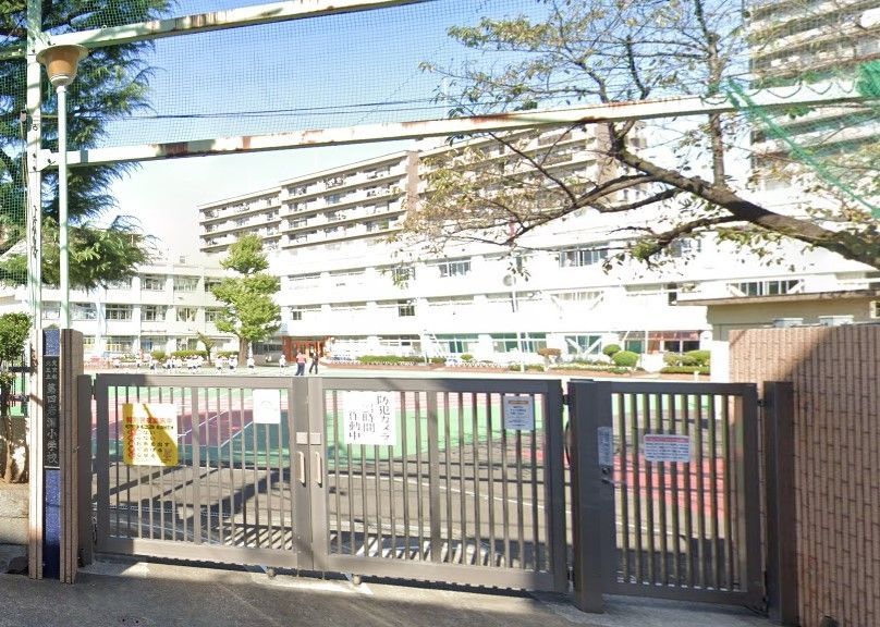 小学校　北区立第四岩淵小学校（小学校）まで420m