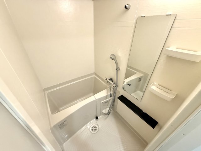 バス・シャワールーム　シンプルで機能的なユニットバスです