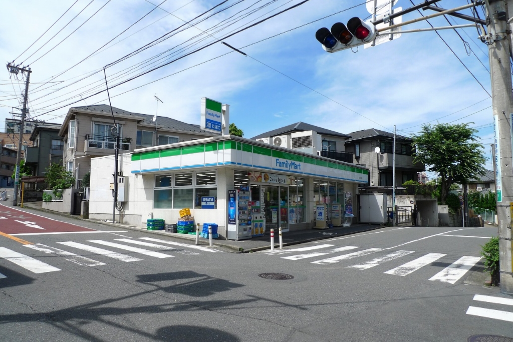 コンビニ　ファミリーマート 鶴見荒立店（コンビニ）まで604m