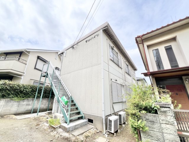 建物外観　落ち着いた雰囲気の外観です