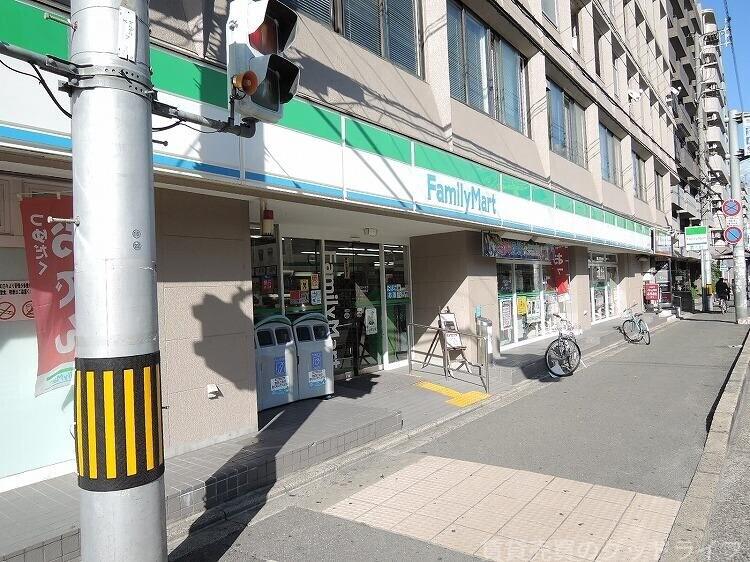 コンビニ　ファミリーマート丸太町猪熊店（コンビニ）まで422m
