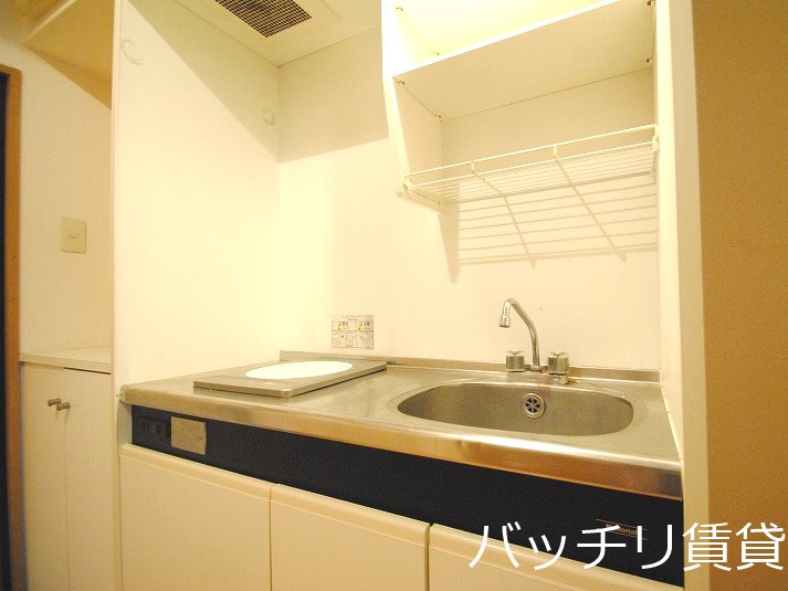 キッチン　別号室タイプの為、現状を優先致します。