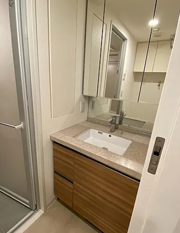 洗面設備　※別部屋の参考写真です。