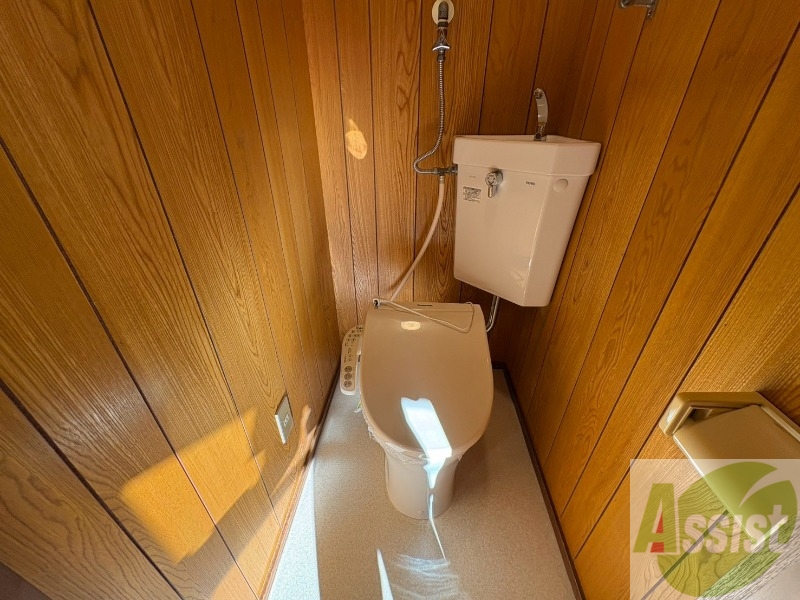 トイレ　こちらはトイレです。清潔感があり、安心して使用できます。